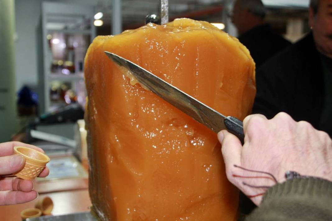 Döneri yapılmayan bir bu kalmıştı! Arılar bunu beğendi... 10